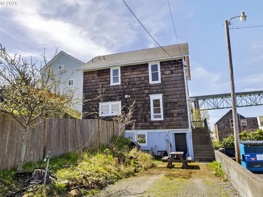 103 Washington St, Astoria, OR 97103 - #3