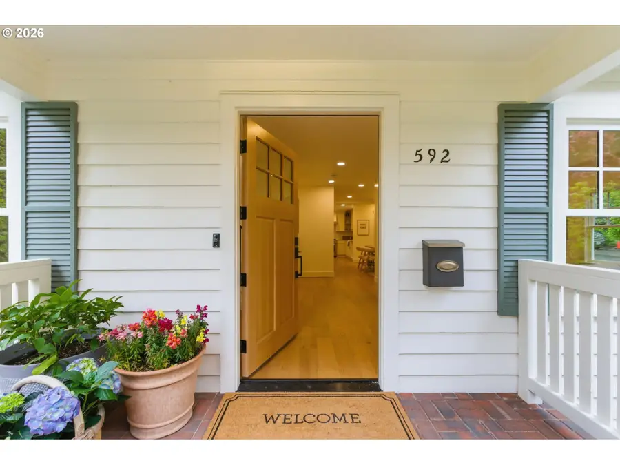 592 9th St, Lake Oswego, OR 97034 - #2