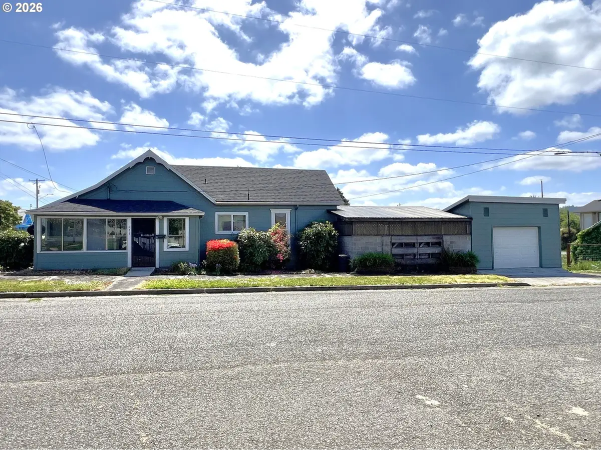 432 Cedar St, Myrtle Point, OR 97458 - #1