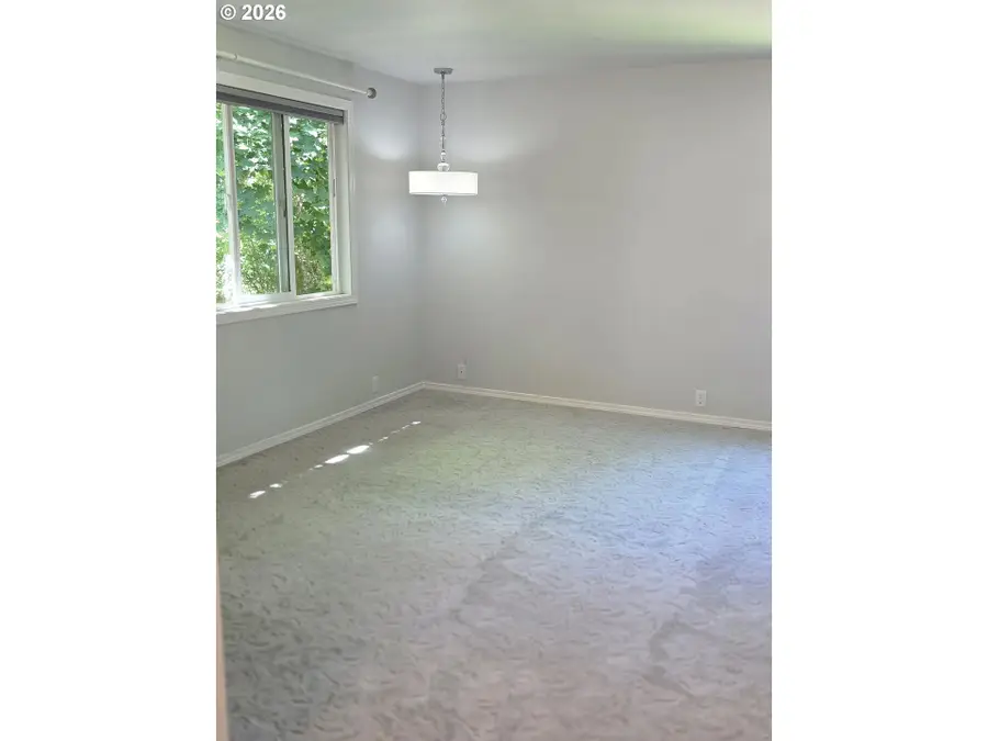 2562 Brittania Pl, Eugene, OR 97405 - #3