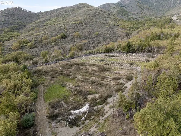 18101 N Applegate Rd, GrantsPass, OR 97527