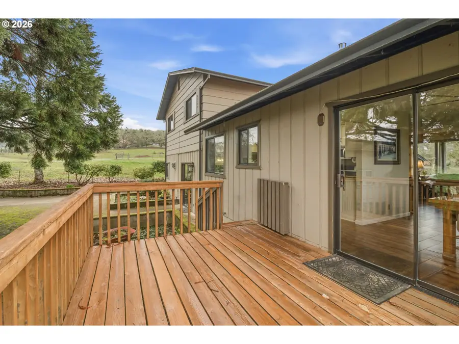 270 Glenwood Ct, Roseburg, OR 97471 - Image #3