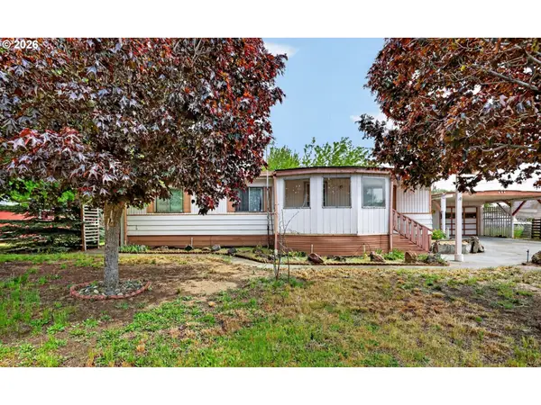 604 D St, Dallesport, WA 98617