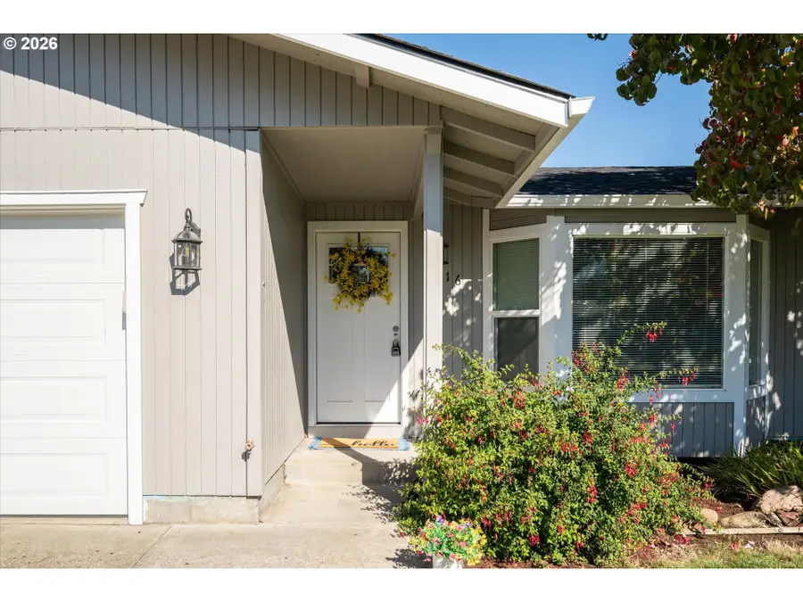 6916 D St, Springfield, OR 97478 - #3
