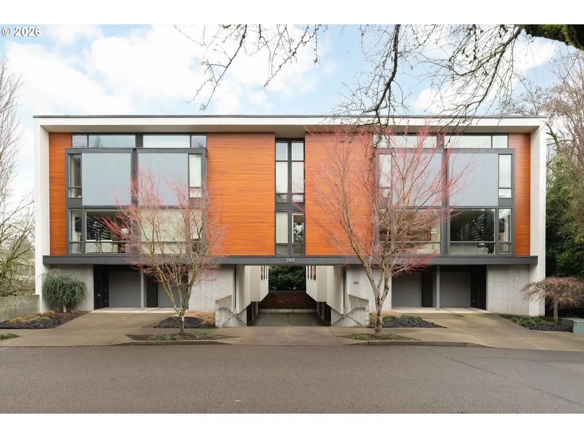 245 SW Meade St, Portland, OR 97201 - Image #1