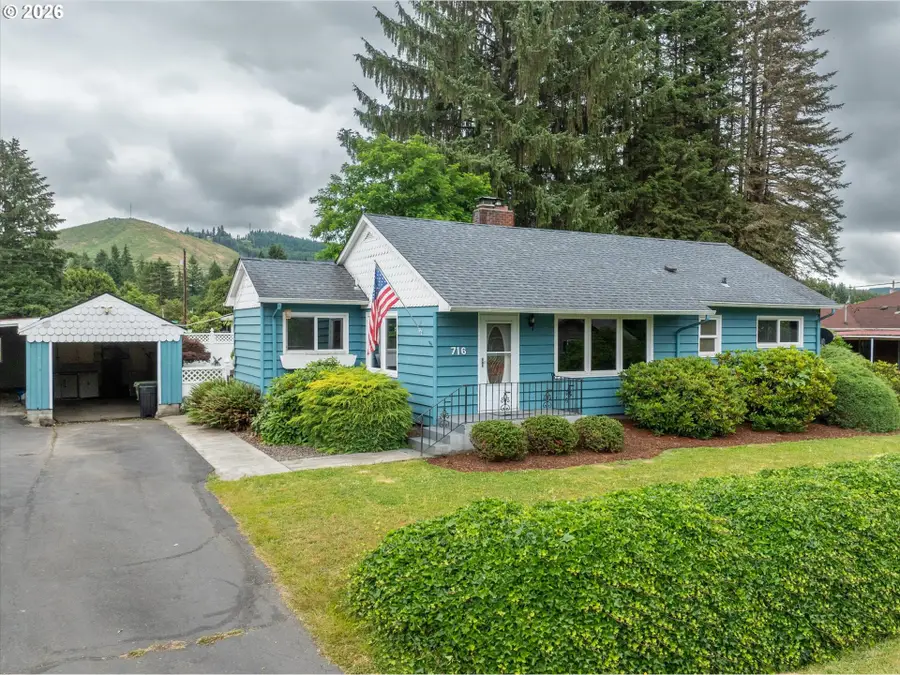 716 Woodard Ave, Castle Rock, WA 98611 - #2
