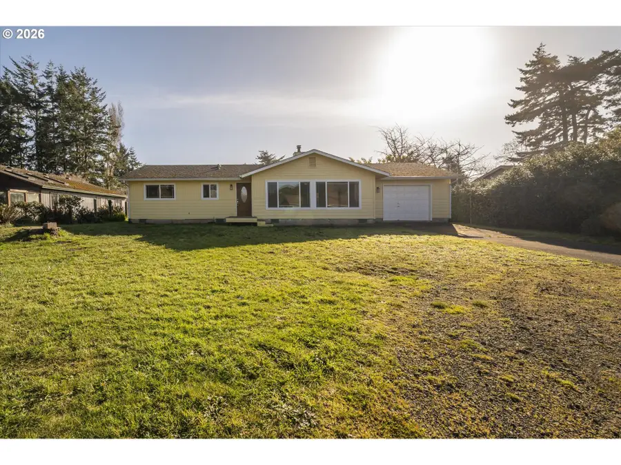 950 1st St Ne, Bandon, OR 97411 - #3