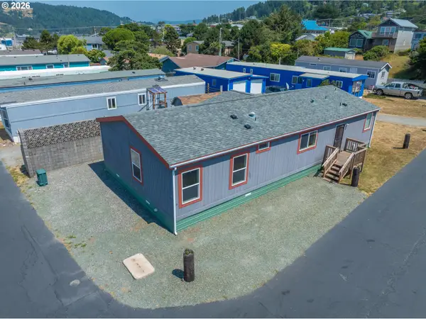 94120 Strahan St #40, GoldBeach, OR 97444