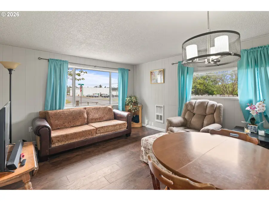 993 Salmon Ave, Coos Bay, OR 97420 - #3