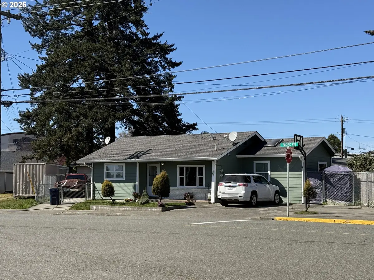 515 Pacific Ave, Brookings, OR 97415 - #1