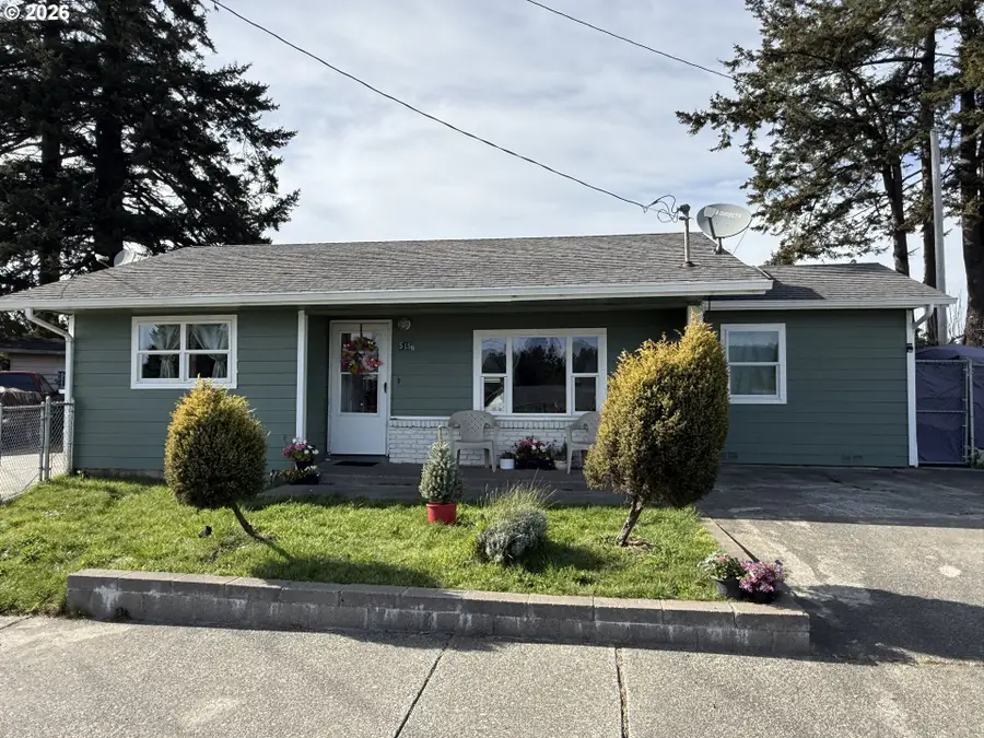 515 Pacific Ave, Brookings, OR 97415 - #2