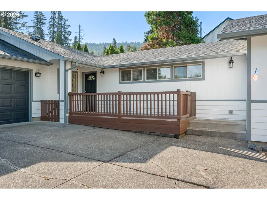 421 S 70th Pl, Springfield, OR 97478 - #2
