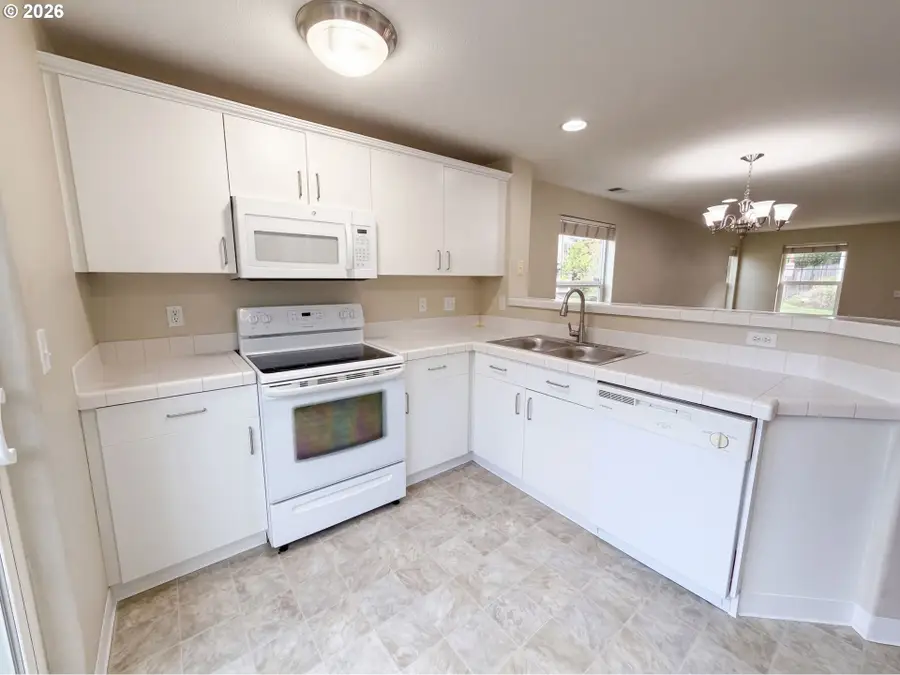 571 SW 207th Ave, Beaverton, OR 97006 - #2
