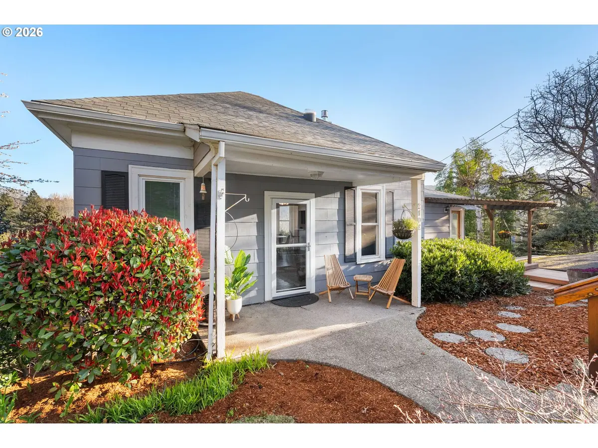 210 E Sherman Ave, Hood River, OR 97031 - #1