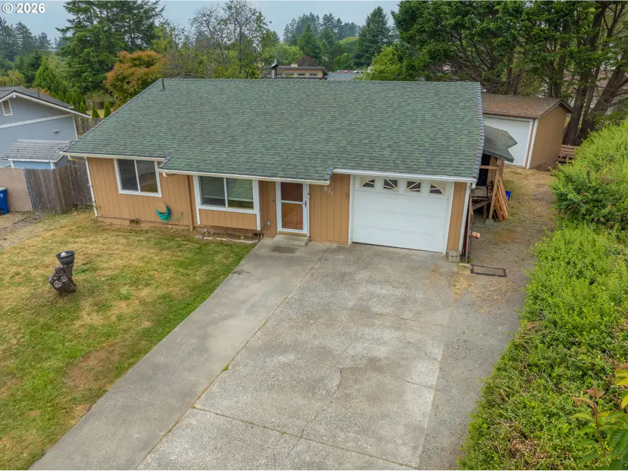 821 Kevin Pl, Brookings, OR 97415 - #3