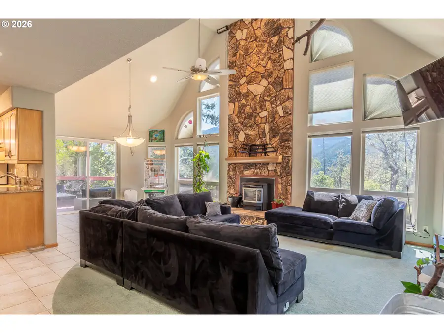 1265 Evergreen Ridge Rd, Riddle, OR 97469 - #3