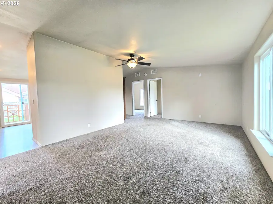 4285 Fergus Ave, Eugene, OR 97402 - #3