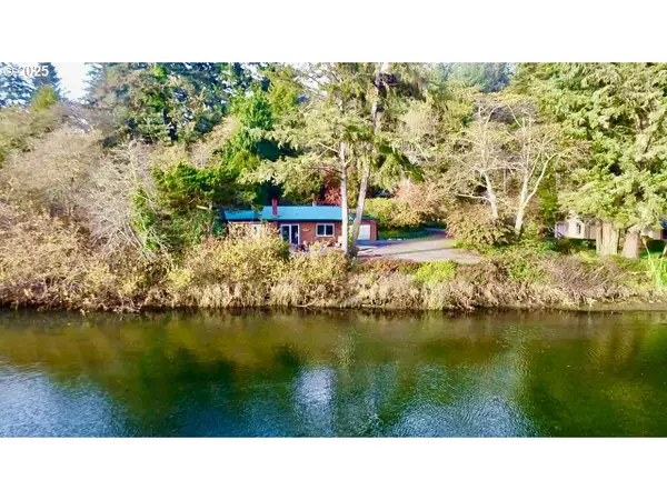 99268 Winchuck River Rd, Brookings, OR 97415