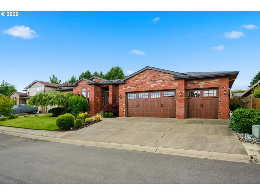 741 W Dogwood St, Washougal, WA 98671 - #3