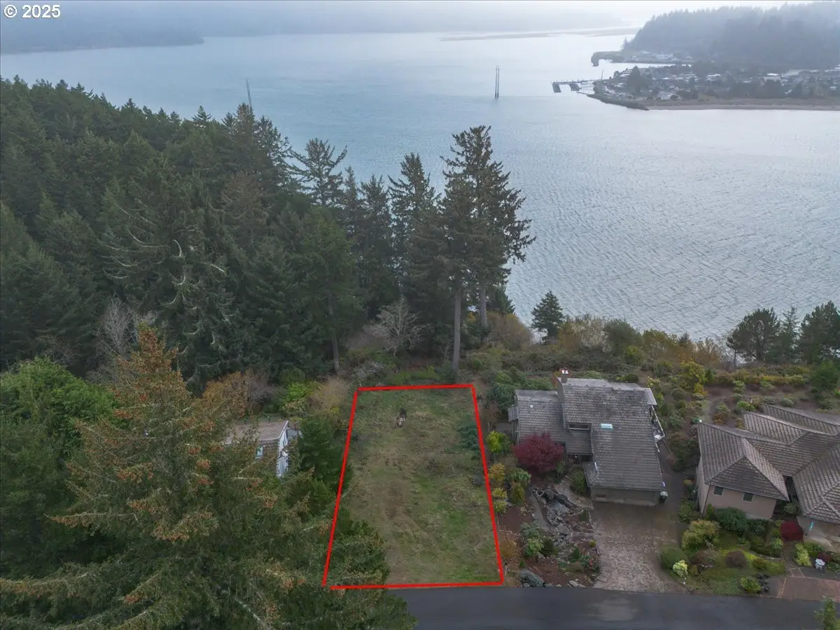 729 NW Highland Dr, Waldport, OR 97394 - Image #1