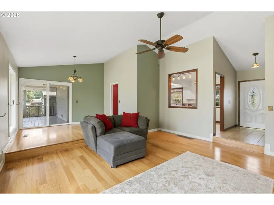 2055 SE Oak Crest Dr, Hillsboro, OR 97123 - #3