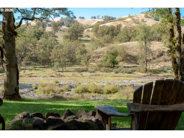 9188 S Bank Dr, Roseburg, OR 97470