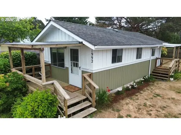1992 18th St, Florence, OR 97439