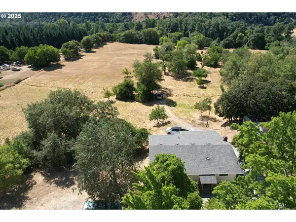 1383 N Old Pacific Hwy, MyrtleCreek, OR 97457