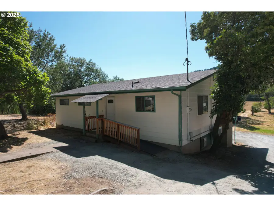 1383 N Old Pacific Hwy, Myrtle Creek Riddle, OR 97457 - Image #2