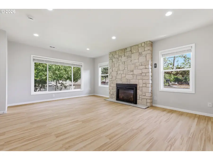 15938 SE Alder St, Portland, OR 97233 - #2