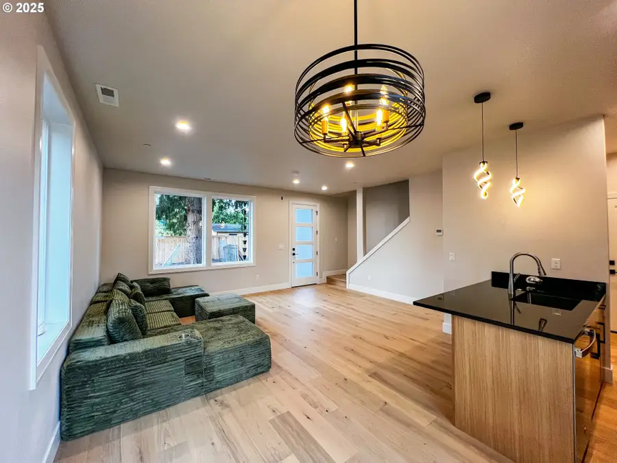 6904 SE Brooklyn St, Portland, OR 97206 - Image #2