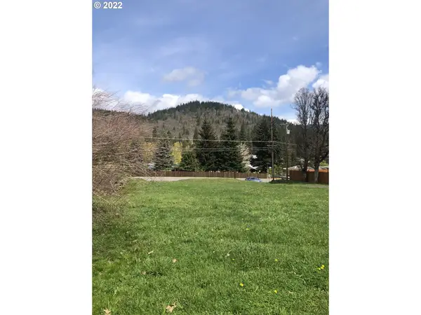 145 Loop Rd, WhiteSalmon, WA 98672