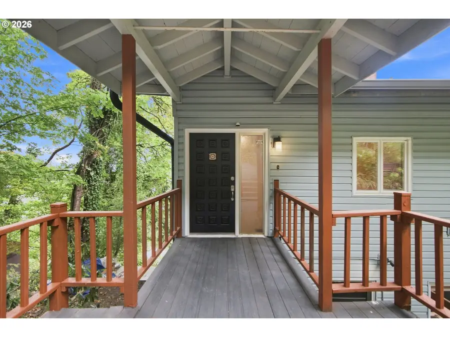 2604 SW Buckingham Ave, Portland, OR 97201 - #2