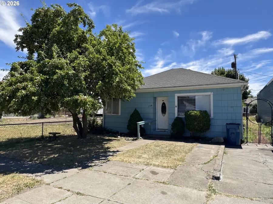 208 E Main St, Goldendale, WA 98620 - #2