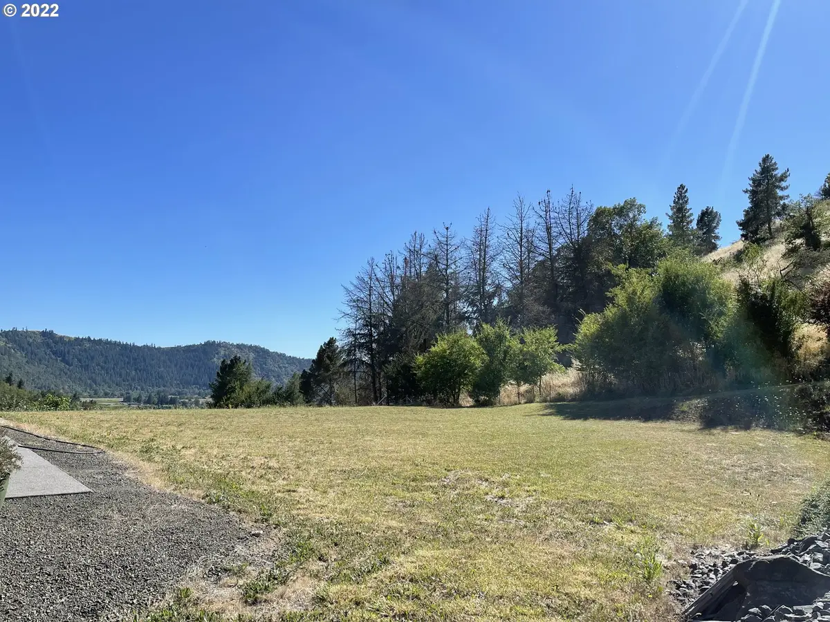 140 Erin Ct, Roseburg, OR 97471 - #1