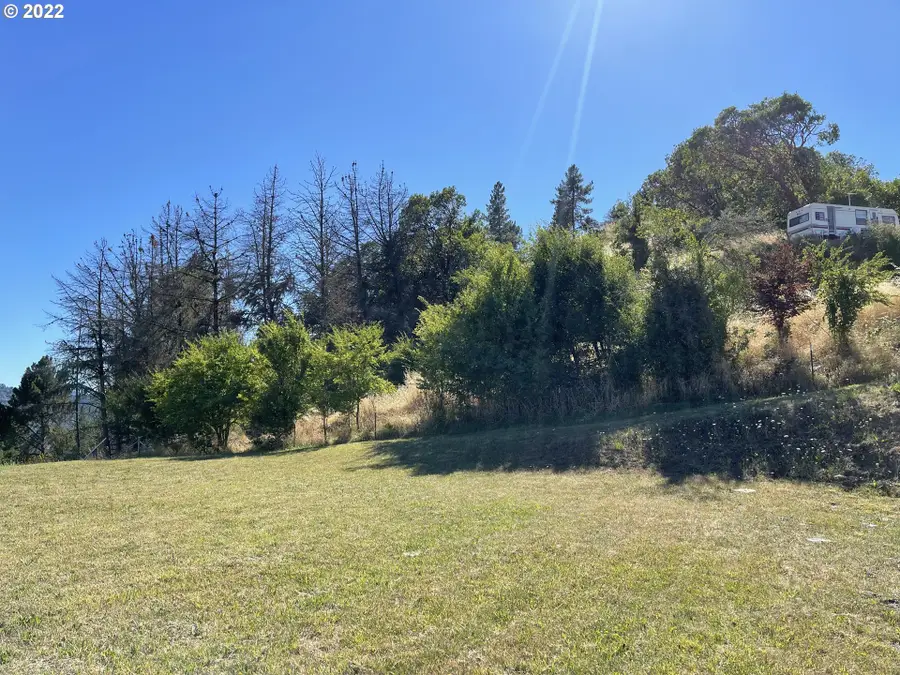 140 Erin Ct, Roseburg, OR 97471 - #3