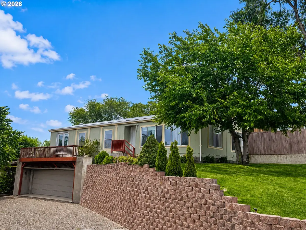 916 SW Isaac Ave, Pendleton, OR 97801 - #1