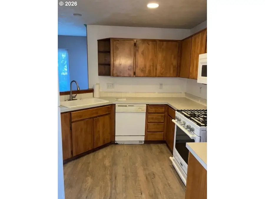 945 NE Lija Loop, Portland, OR 97211 - #3
