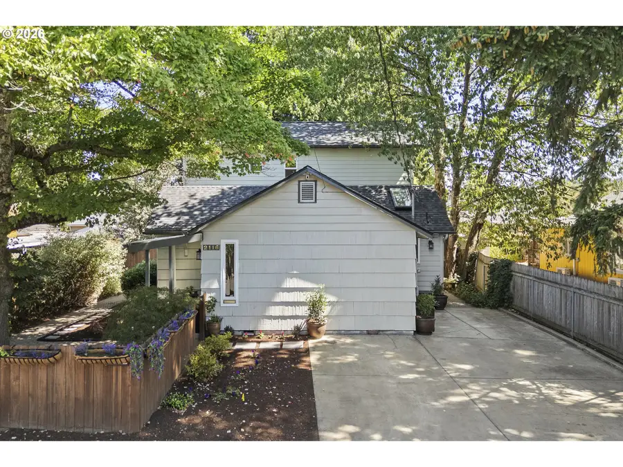 2116 SE 84th Ave, Portland, OR 97216 - #3