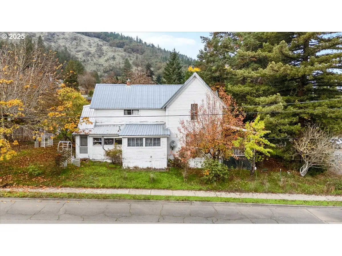 606 NW Nichol Ave, Myrtle Creek, OR 97457 - Image #1