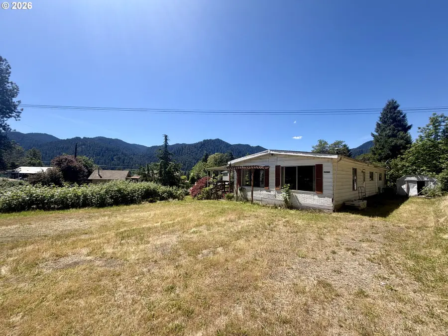 76582 Davis Rd, Oakridge, OR 97463 - #2