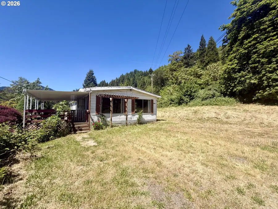 76582 Davis Rd, Oakridge, OR 97463 - #3