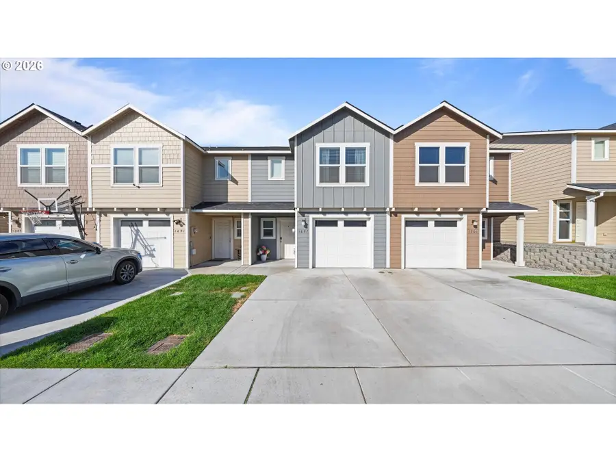 1697 NE 8th St, Hermiston, OR 97838 - #2