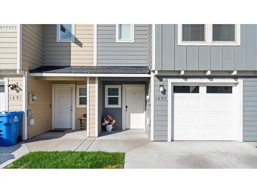 1697 NE 8th St, Hermiston, OR 97838 - #3