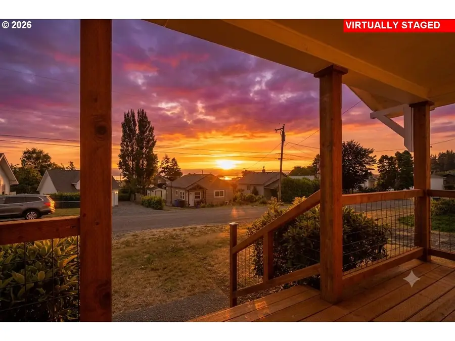 210 Cypress Ave, Garibaldi, OR 97118 - #2