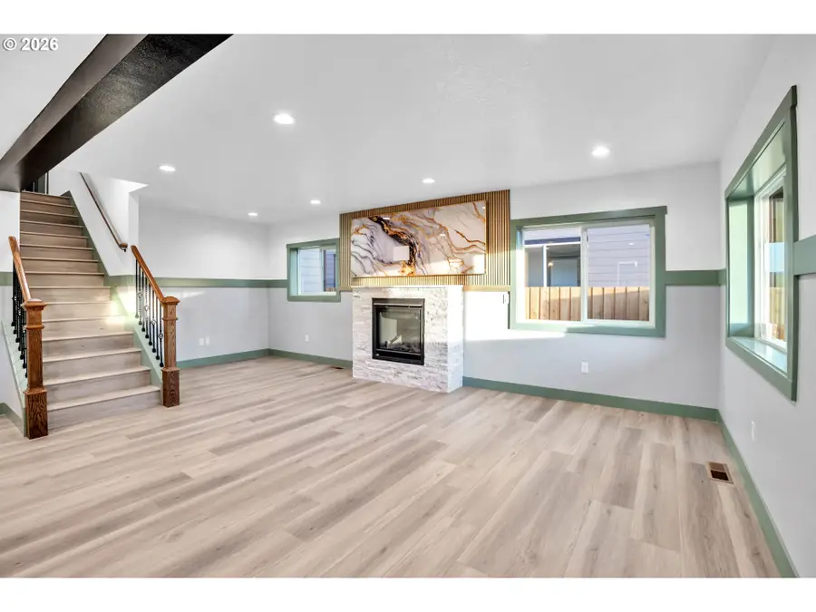 706 S 8th Ave, Cornelius, OR 97113 - #3
