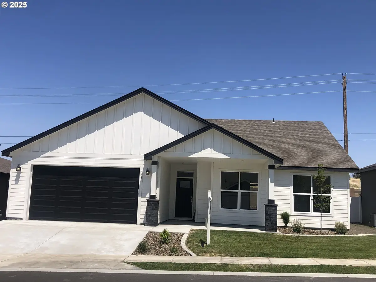 833 E Autumn Ave, Hermiston, OR 97838 - #1