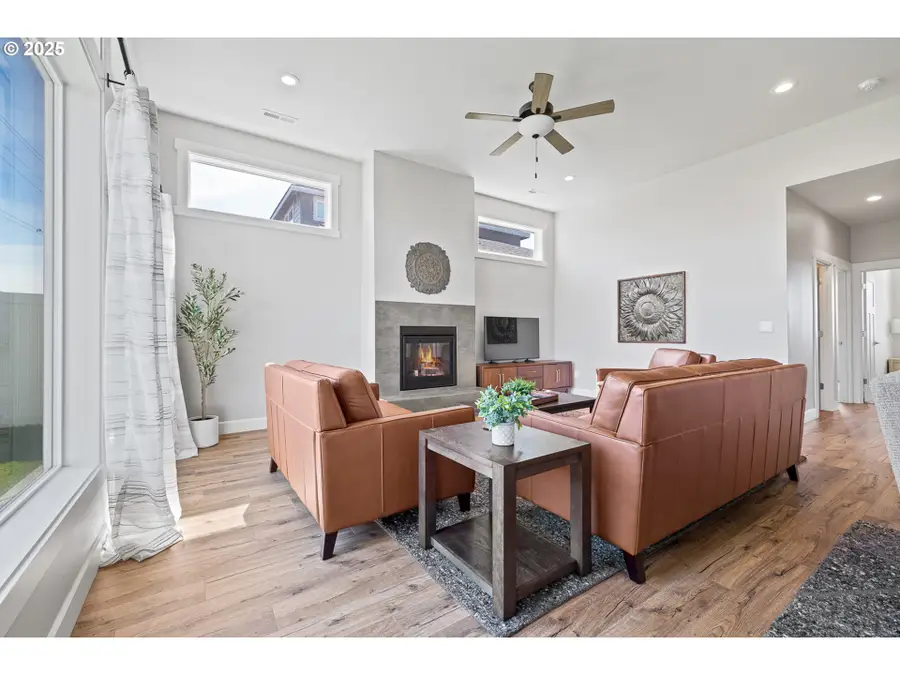 833 E Autumn Ave, Hermiston, OR 97838 - #3