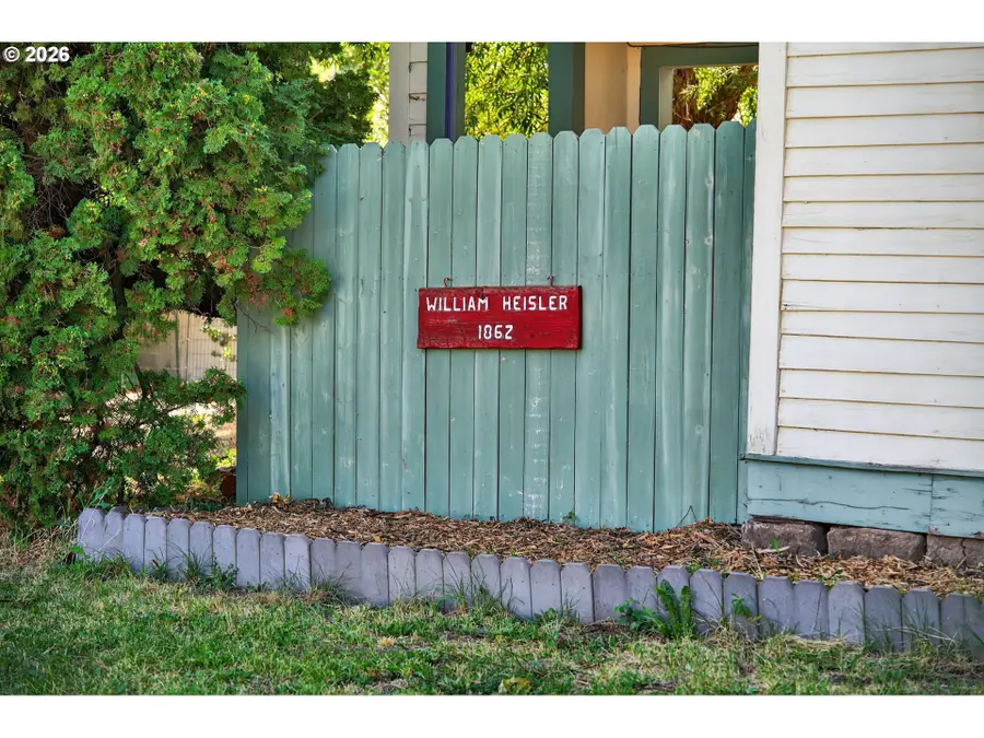 381 N Main St, Dufur, OR 97021 - #3