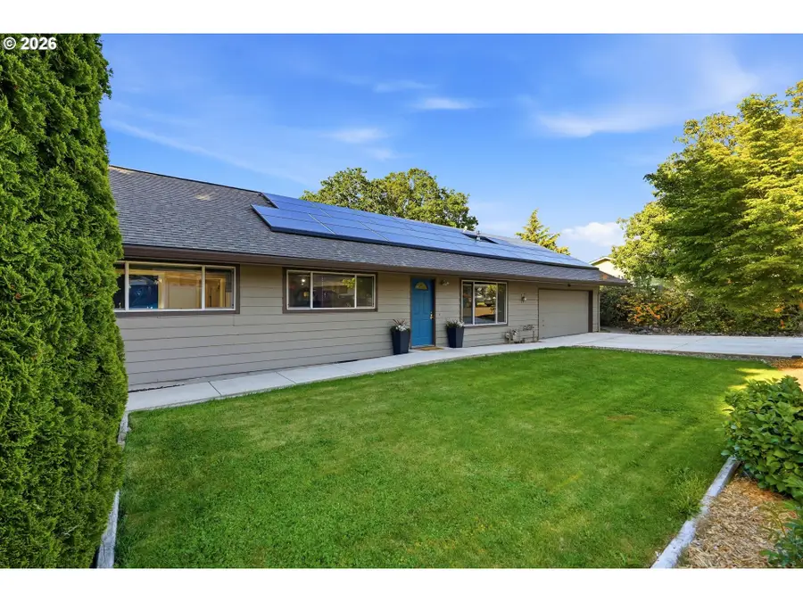 609 E Sunset Ct, Newberg, OR 97132 - #3